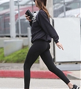 Heads_to_the_Gym_for_a_workout_in_Burbank_-_December_143.jpg