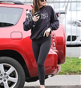 Heads_to_the_Gym_for_a_workout_in_Burbank_-_December_144.jpg