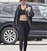 Shows_off_her_abs_as_she_leaves_pilates_in_Los_Angeles2C_CA_-_June_1800004.jpg